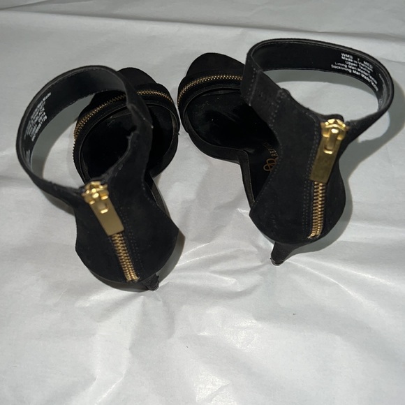 Rock & Republic US 7 black and gold heels with zipper details. Gently used. - Picture 9 of 15